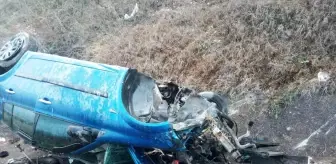 Saraydüzü'nde Şarampole Devrilen Otomobilde İki Yaralı