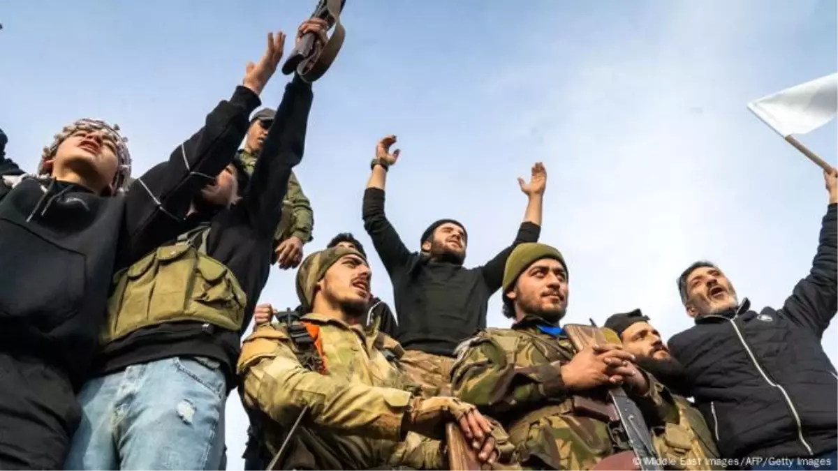 Suriye'de Yeni İktidar Anayasa ve Meclisi Askıya Aldı