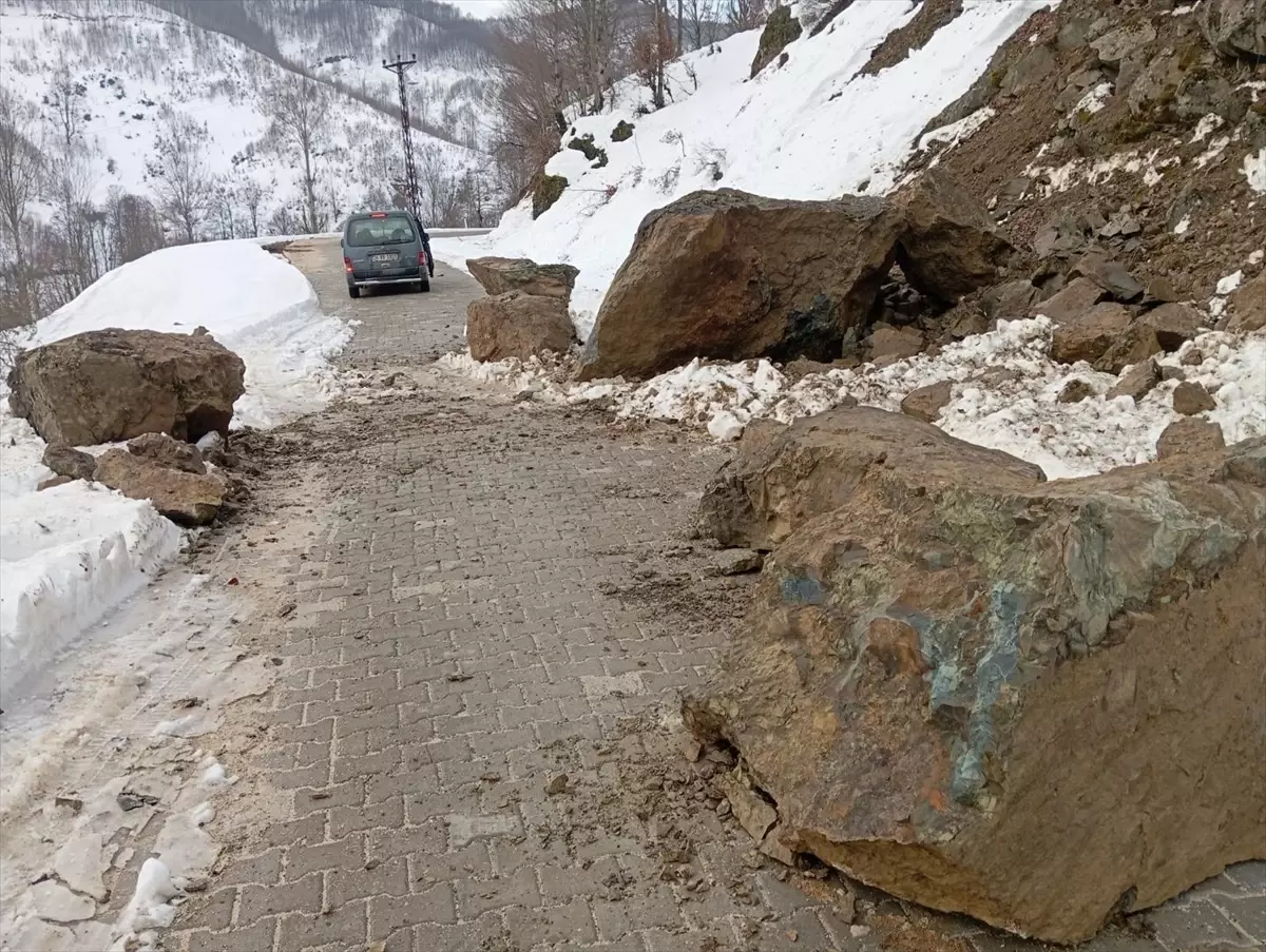 Tokat'ta Kar Temizleme ve Yol Açma Çalışmaları Devam Ediyor