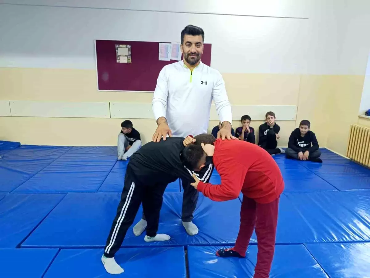 Çemişgezek'te Çocuklar Ata Sporu Güreşe İlgi Gösteriyor