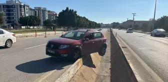 Antalya'da Su Kanalında Asılı Kalan Otomobilin Sürücüsü Yaralandı