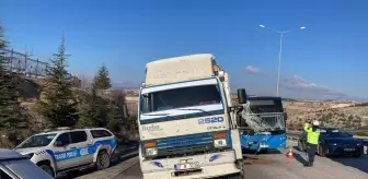 Burdur'da Trafik Kazası: Polis Memuru ve 5 Öğrenci Yaralı