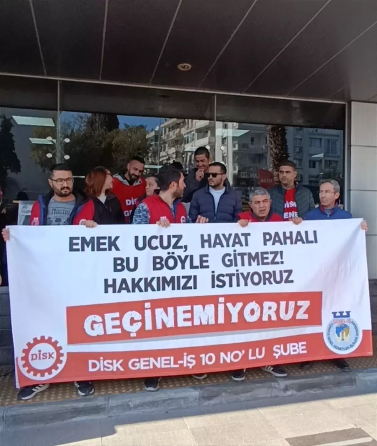 DİSK'e Bağlı 93 İşçi Haksız İşten Çıkarılma Nedeniyle Eylemde