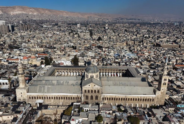 Şam'daki Emevi Camii'nde cuma coşkusu