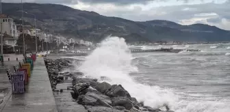 Samsun'un Yakakent ilçesinde kuvvetli rüzgar ve dalga uyarısı