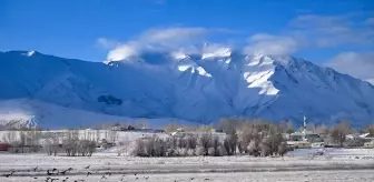 Van ve Bitlis'te Olumsuz Hava Koşulları Nedeniyle Ulaşım Engellendi