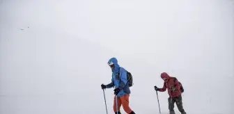 Tunceli'de Dağcılar Karla Kaplı Zirveleri Keşfediyor