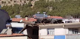 Adıyaman'da fırtına nedeniyle bazı evlerin çatıları uçtu