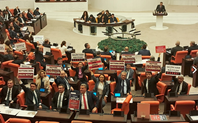 Protest against the trustee appointment to Minister Yerlikaya in the Turkish Grand National Assembly