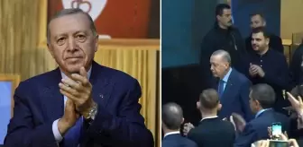 Gençlerle buluşan Erdoğan salona gelirken çalınan şarkı bir hayli manidar