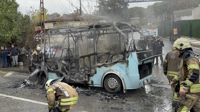 İstanbul'da 20 yolcuyu taşıyan minibüs yanarak küle döndü