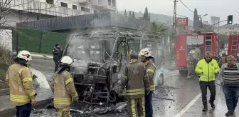 İstanbul Kartal'da Yolcu Minibüsü Yangın Çıkardı