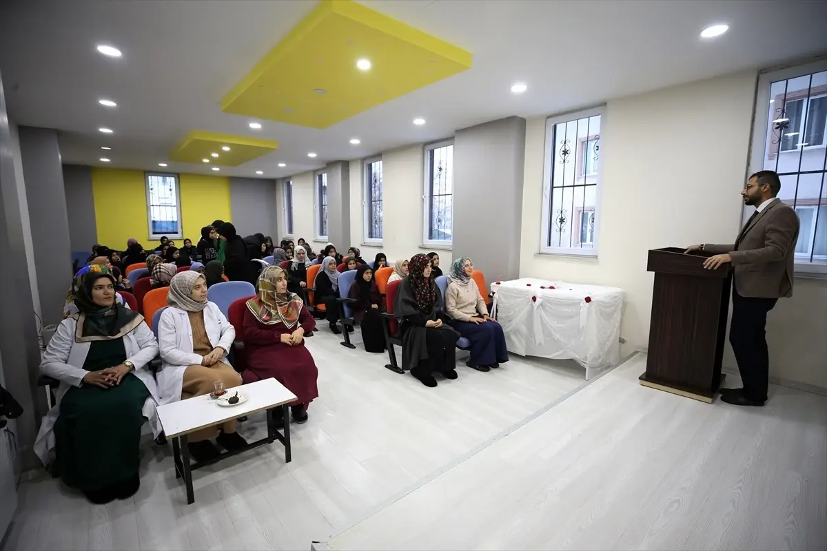 Muş'ta Hafızlık Eğitimi Alan Kız Öğrencilere 'Hanım Sahabiler' Semineri