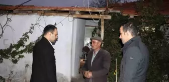 Kaymakam Kahveci, Yaşlıları Ziyaret Ediyor