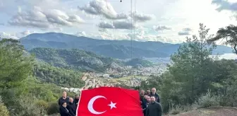 Marmaris'te Mahalle Muhtarlarından Vefa Örneği: Bayrak Direğini Onarıp Türk Bayrağını Göndere Çektim