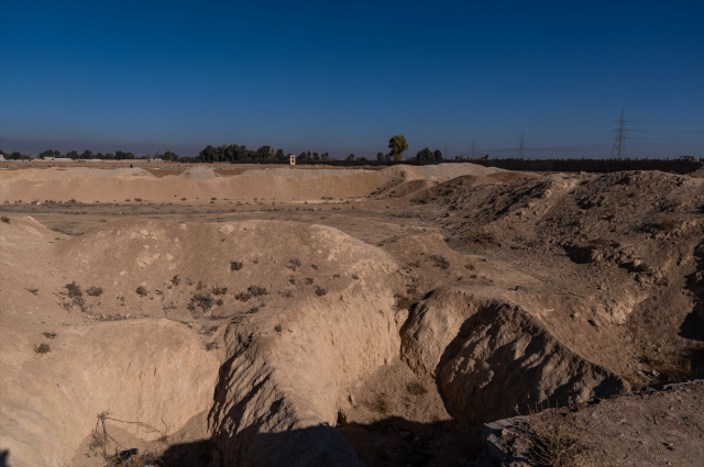 A mass grave found near Damascus where 75,000 people are buried