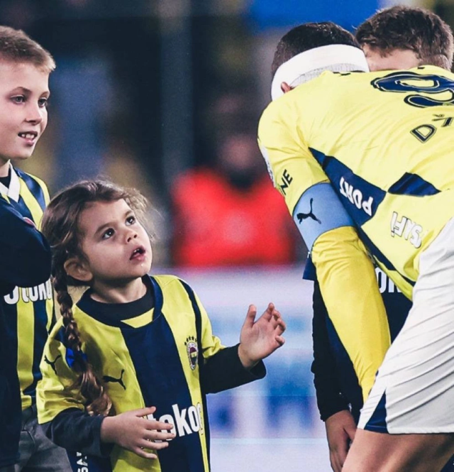 The look of Dzeko's little daughter at her father's injury overshadowed the match