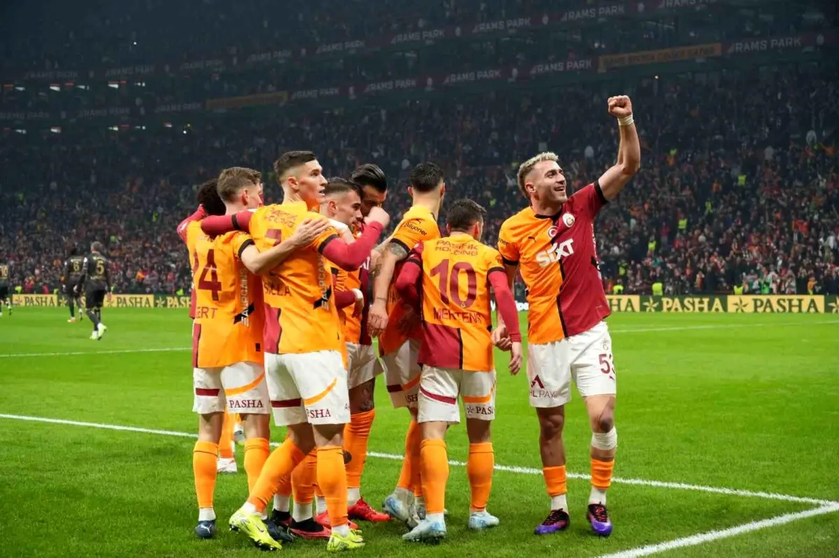 Galatasaray, Trabzonspor'u Yenerek Yenilmezlik Serisini 19 Maça Çıkardı