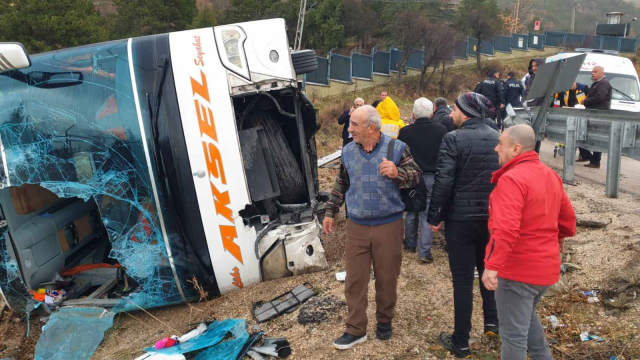 Bus Overturned in Isparta: 1 Dead, Many Injured