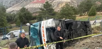 Isparta'da Yolcu Otobüsü Devrildi: 1 Ölü, 18 Yaralı