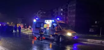 Muğla'da Aydınlatma Direğine Çarpan Otomobilde 2 Yaralı