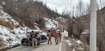 Buzlanma Kazası: Van'da Otomobil Takla Attı, 2 Yaralı