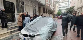 Sultangazi'de 3. Kattan Düşen Kişi Lüks Otomobile Düştü