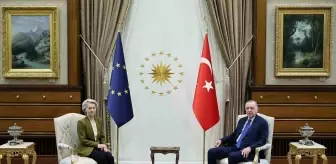 Cumhurbaşkanı Recep Tayyip Erdoğan, Cumhurbaşkanlığı Külliyesi'nde AB Komisyonu Başkanı Ursula Von Der Leyen'i kabul etti.