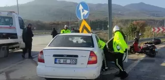 Orhangazi'de Bariyere Çarpan Otomobilde İki Kişi Yaralandı