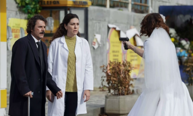 Annem Ankara Zuhal öldü mü, Bergüzar Korel diziden ayrılıyor mu? Annem Ankara Zuhal öldü mü, Bergüzar Korel diziden ayrılıyor mu?