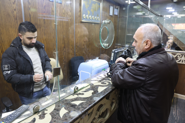 Çuvallarla getirdiklerine kanmayın, karşılığında bakın ne alıyorlar