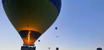 Kapadokya'da Sıcak Hava Balonları Yeniden Uçuşa Geçti