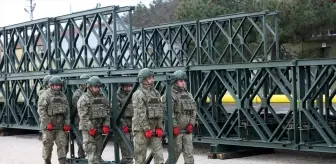 Türk Silahlı Kuvvetleri Polonya'da Sel Felaketi İçin Geçici Köprü Kuruyor