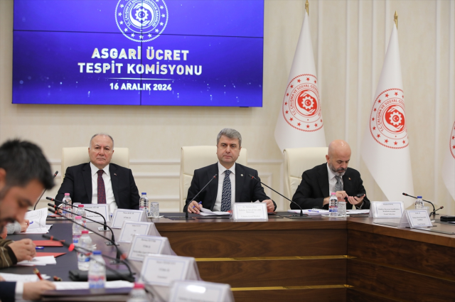 Asgari ücret 2025 ne kadar olacak? Asgari ücret toplantısında ne konuşuldu?