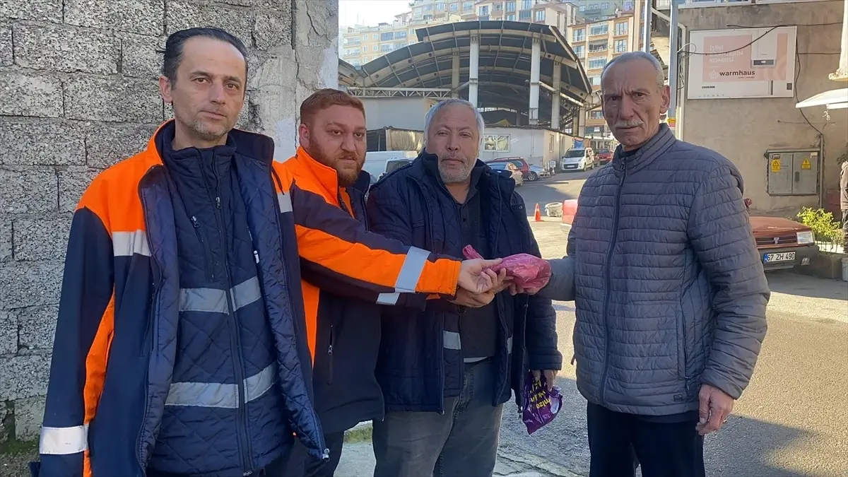 Zonguldak'ta Temizlik Personelinden Örnek Davranış