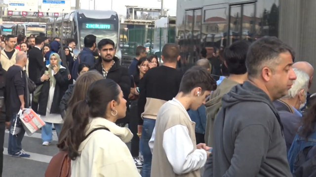 İstanbul'da trafik yoğunluğu yaşanıyor