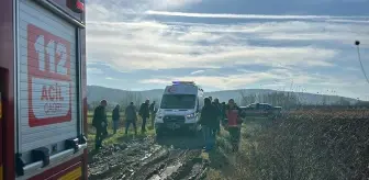 Sakarya'da Traktör Kanala Devrildi, Sürücü Yaralandı