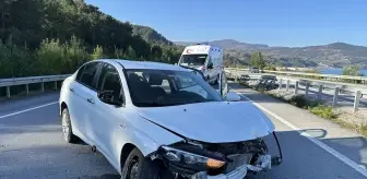 Sinop'ta Bariyere Çarpan Otomobilde 5 Kişi Yaralandı