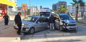 Tarsus'ta Trafik Kazası: 3 Yaralı