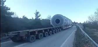 Cebri Boru Taşıyan Tır, Niksar'da Trafiği Kilitledi