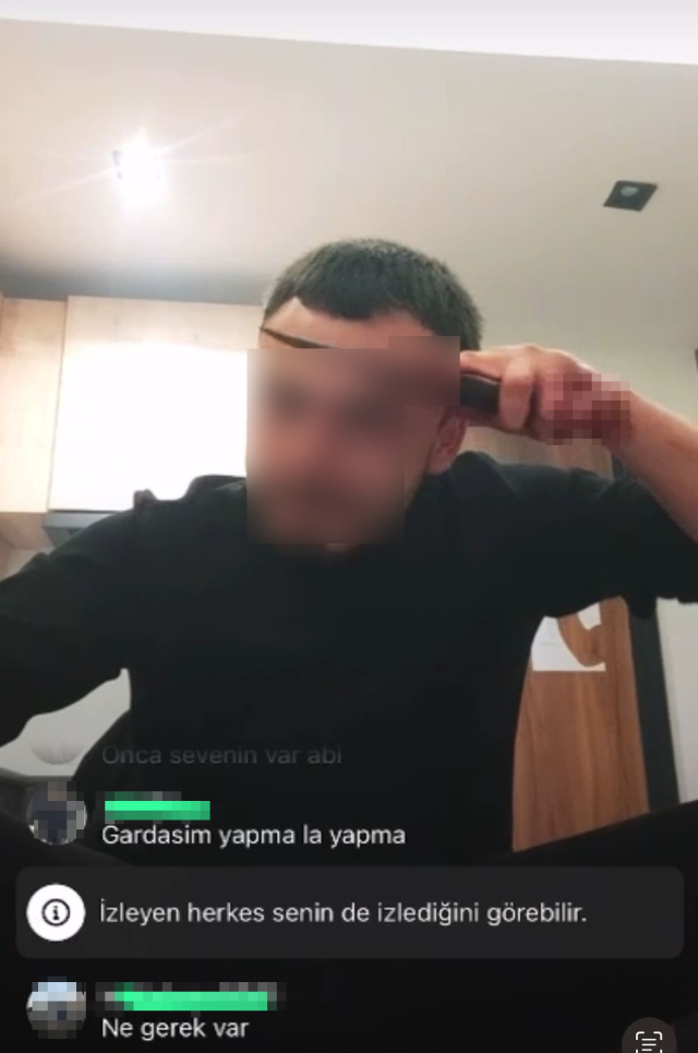 Canlı yayında intihar girişimi! Ekipler kapıyı kırarak içeri girdi Canlı yayında intihar girişimi! Ekipler kapıyı kırarak içeri girdi