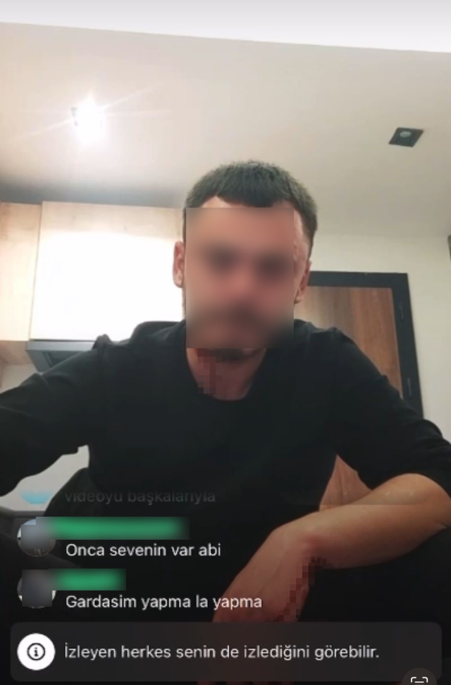 Canlı yayında intihar girişimi! Ekipler kapıyı kırarak içeri girdi Canlı yayında intihar girişimi! Ekipler kapıyı kırarak içeri girdi