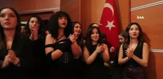 Down Sendromlu Çocuklar Dünya Barışı İçin Sahnede