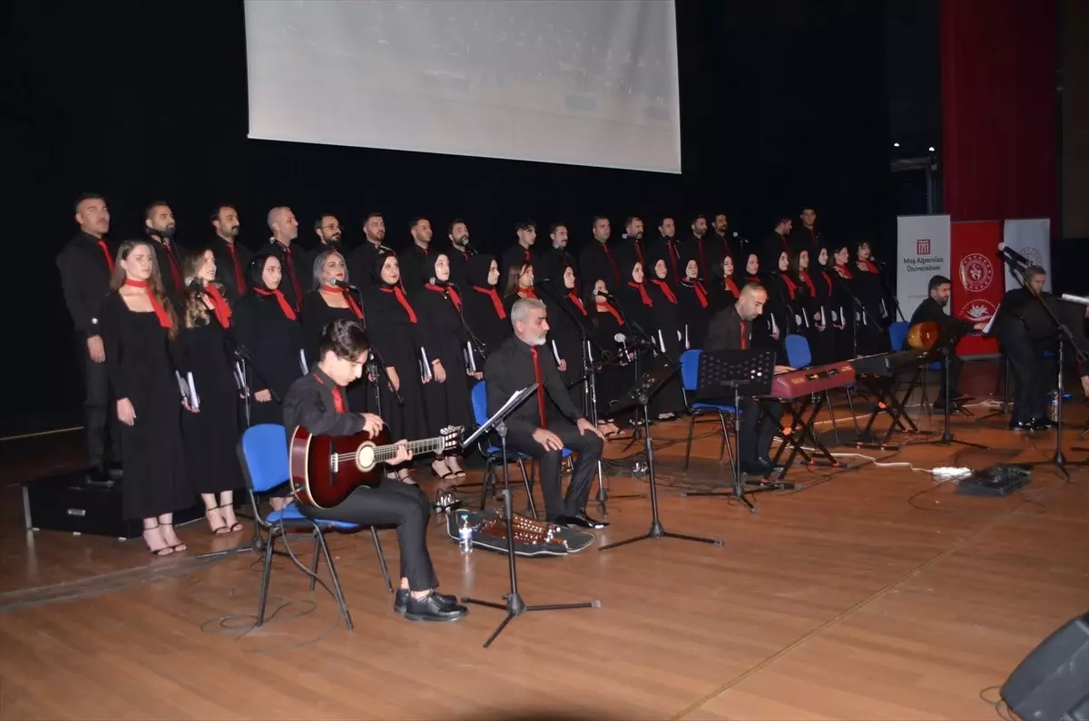 Muş'ta Gençlik Merkezi Türk Müziği Korosu Konseri