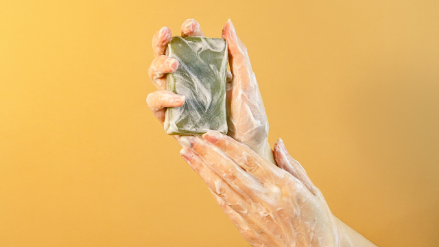 The Soap Factory CEO'su Hacer Aydın'dan Doğal Sabunları Doğru Kullanmanın Püf Noktaları The Soap Factory CEO'su Hacer Aydın'dan Doğal Sabunları Doğru Kullanmanın Püf Noktaları