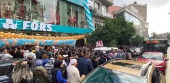 Yağmura Rağmen AVM Açılışında İzdiham