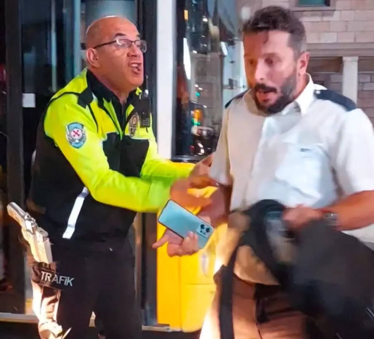 İETT Şoföründen Şok Olay: Yolculuktan Tehdit Aldı, İndi ve Kavga Etti