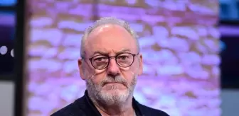 İrlandalı oyuncu Liam Cunningham, tonlarca bomba atılan insanlar için sessiz kalmayacağını söyledi