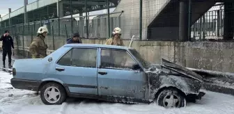 Büyükçekmece'de Seyir Halindeki Otomobil Alev Aldı