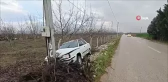 Kontrolden Çıkan Araç Elektrik Direğine Çarptı: 2 Yaralı